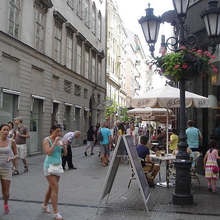 Romantic Centrum Apartman Budapest Luaran gambar