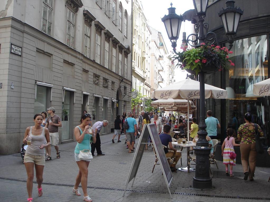 Romantic Centrum Apartman Budapest Luaran gambar