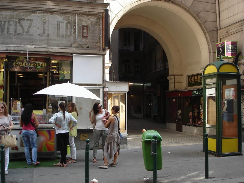 Romantic Centrum Apartman Budapest Luaran gambar